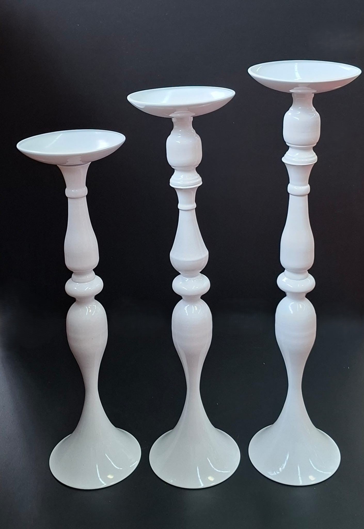 Suport decorativ alb pentru flori – design modern înalt
